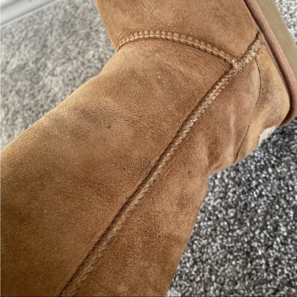 UGG Boots Womens 4 Brown Suede Leather Sheepskin Lining Comfort S/N 5229 Cozy - Picture 11 of 14